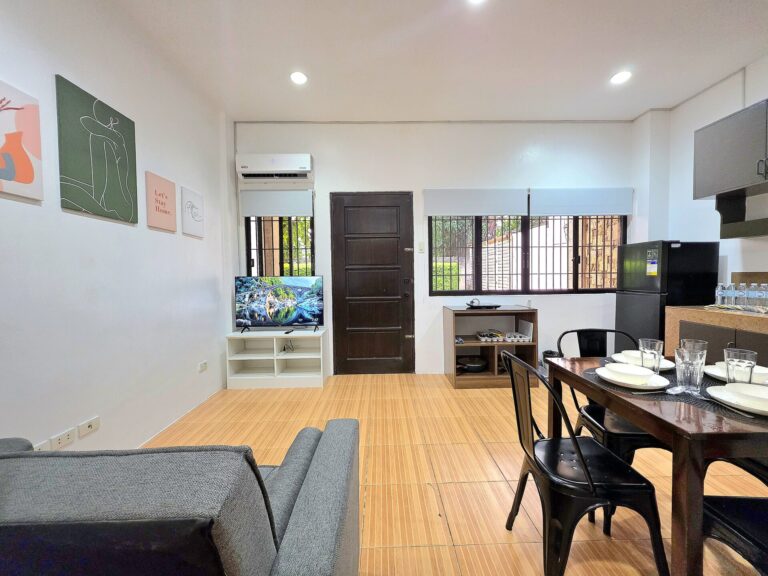 LA GUARDIA TOWNHOUSES 2BR - UNIT 1