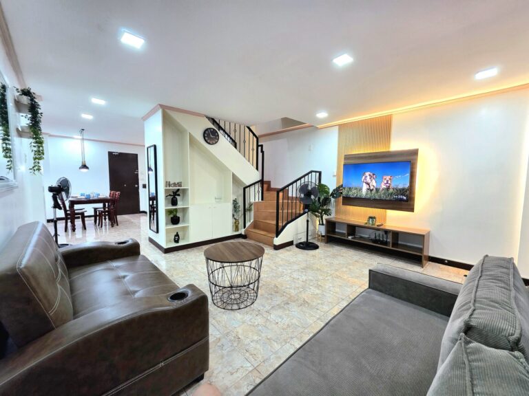 LA GUARDIA TOWNHOUSES 3BR - UNIT 64