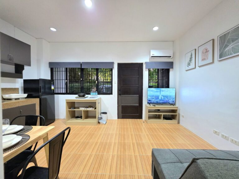 LA GUARDIA TOWNHOUSES 2BR - UNIT 6