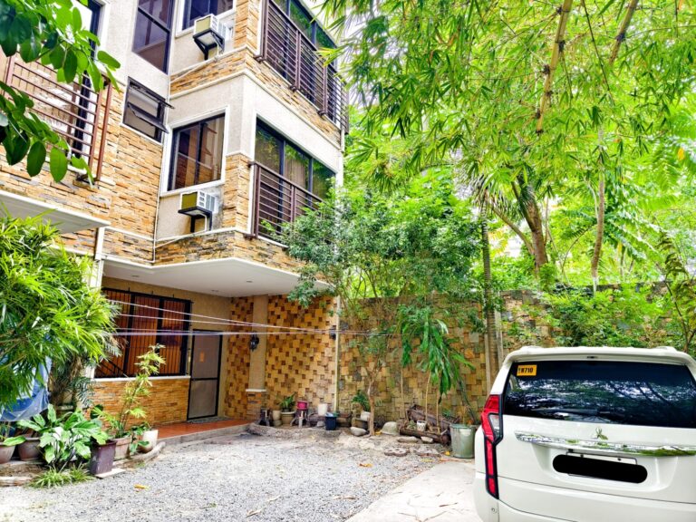 LA GUARDIA TOWNHOUSES 4BR - UNIT 10
