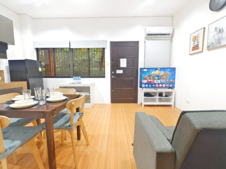 LA GUARDIA TOWNHOUSES 2BR - UNIT 4