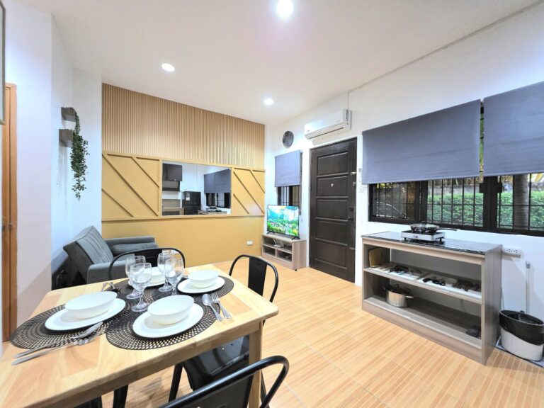 LA GUARDIA TOWNHOUSES 2BR - UNIT 7